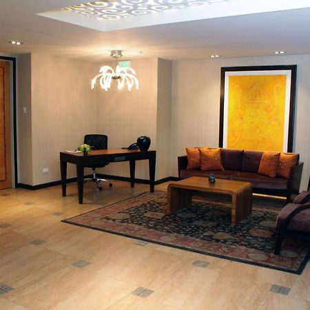 The Royal Mandaya Hotel Davao Екстер'єр фото