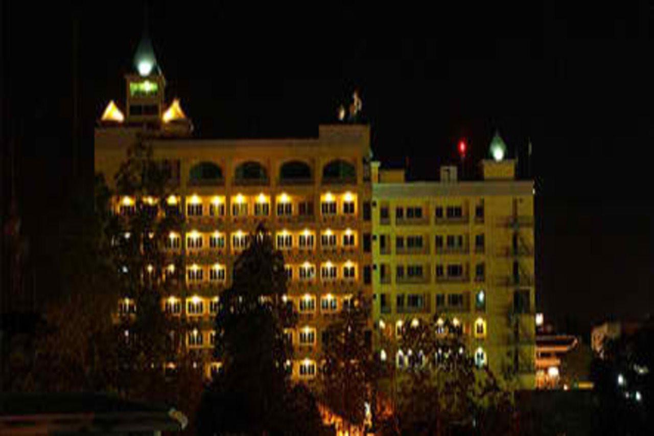 The Royal Mandaya Hotel Davao Екстер'єр фото