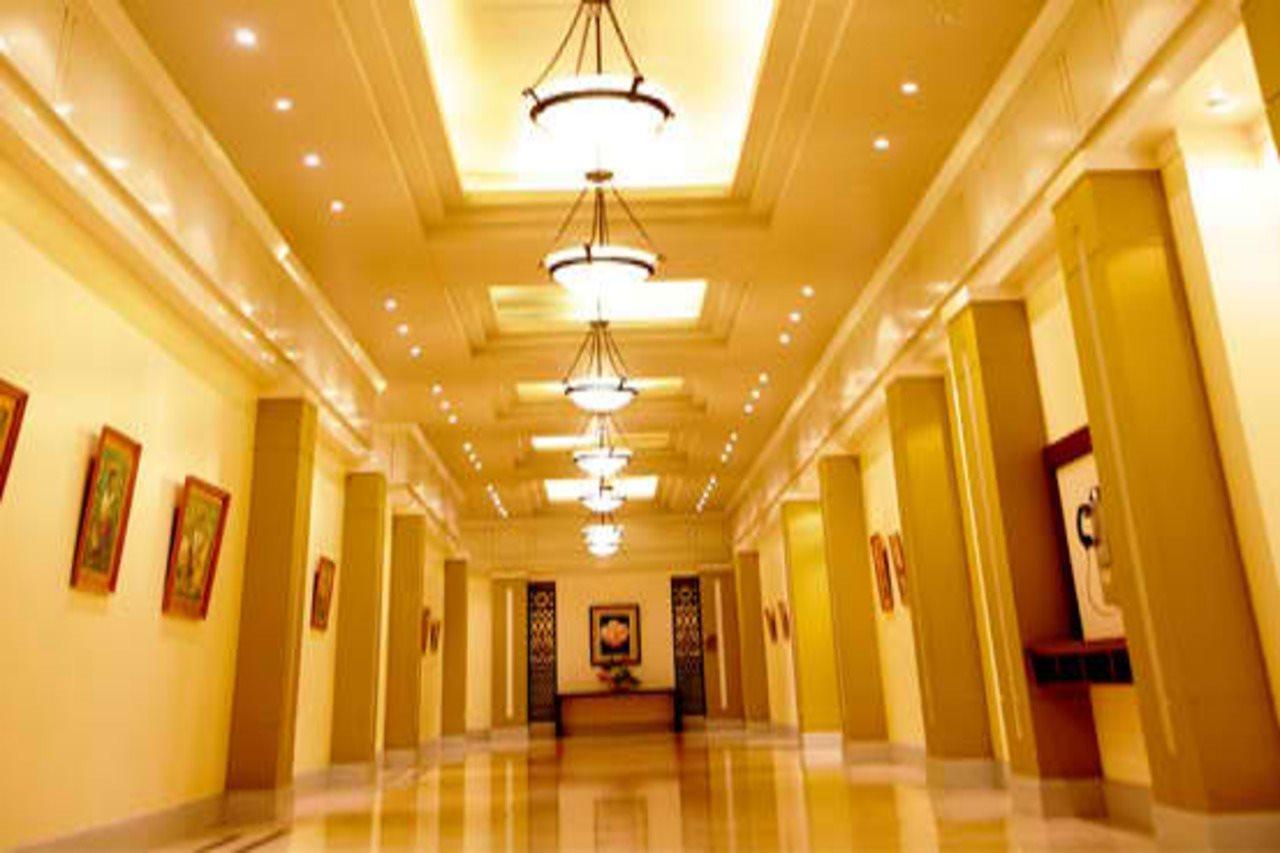 The Royal Mandaya Hotel Davao Екстер'єр фото
