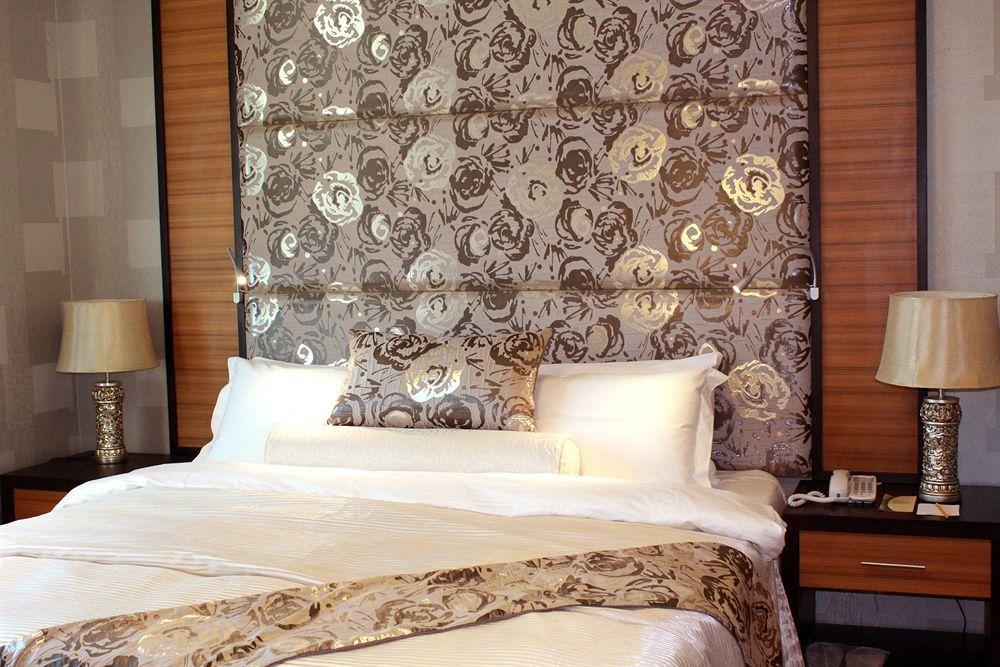 The Royal Mandaya Hotel Davao Екстер'єр фото