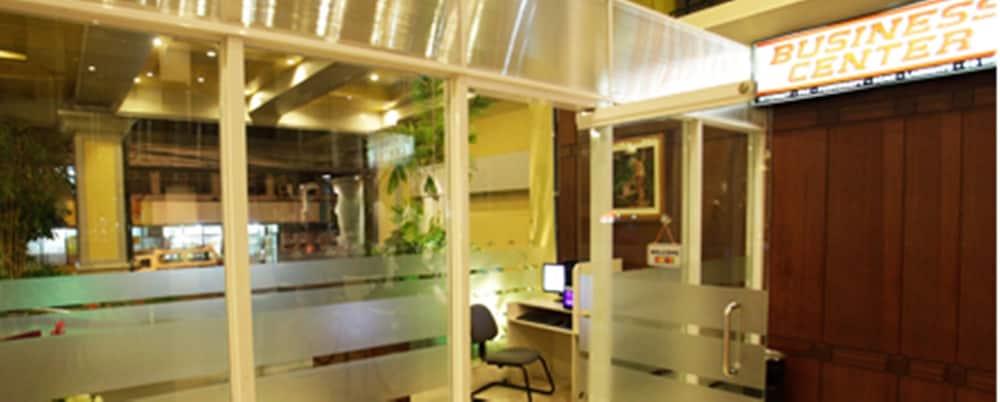 The Royal Mandaya Hotel Davao Екстер'єр фото