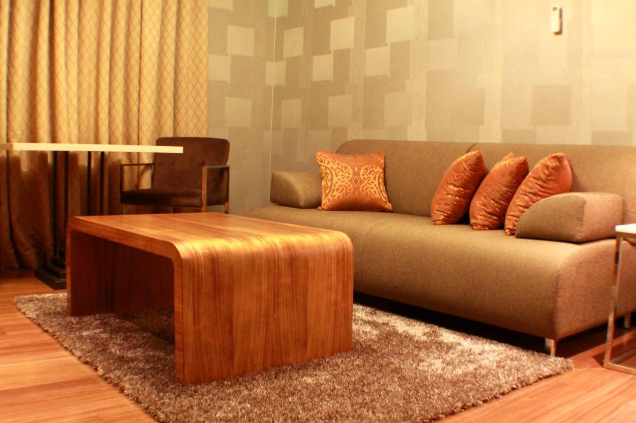 The Royal Mandaya Hotel Davao Екстер'єр фото