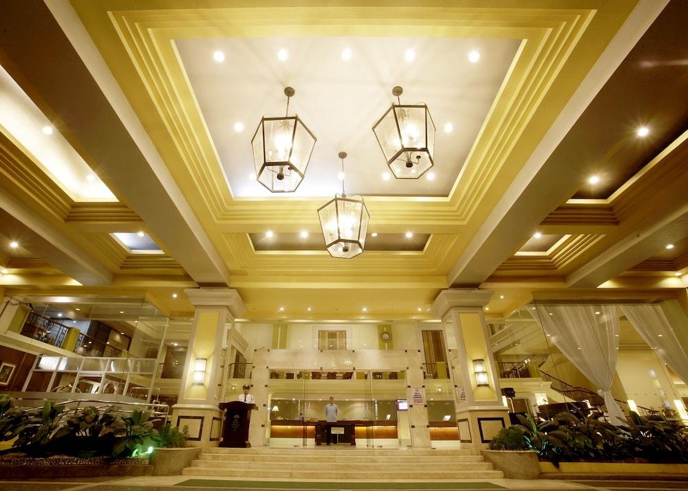 The Royal Mandaya Hotel Davao Екстер'єр фото