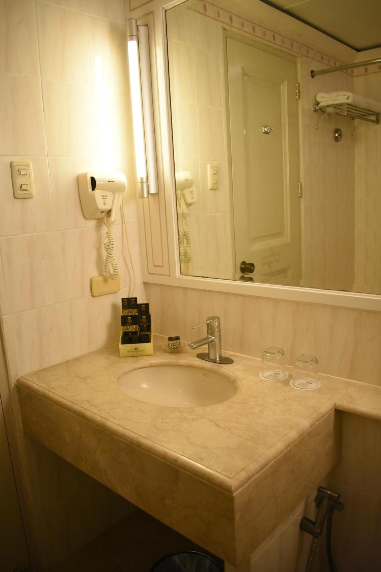 The Royal Mandaya Hotel Davao Екстер'єр фото