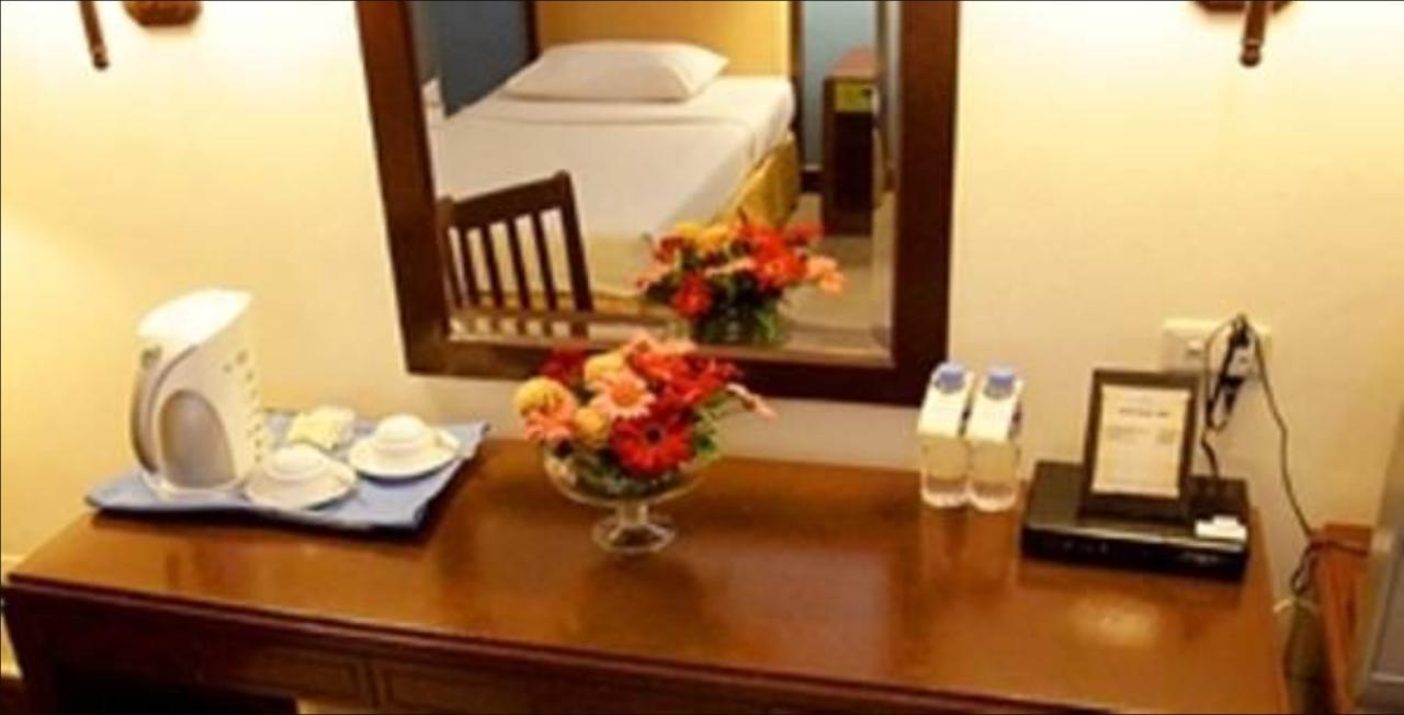 The Royal Mandaya Hotel Davao Екстер'єр фото