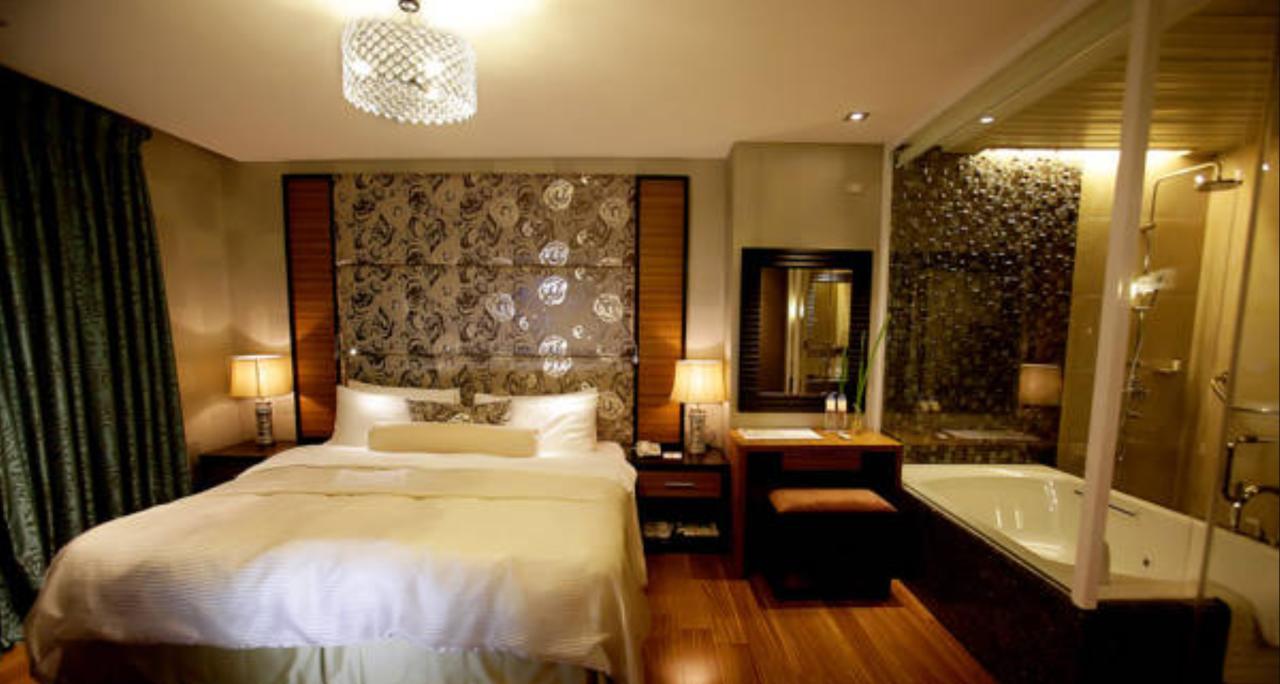 The Royal Mandaya Hotel Davao Екстер'єр фото