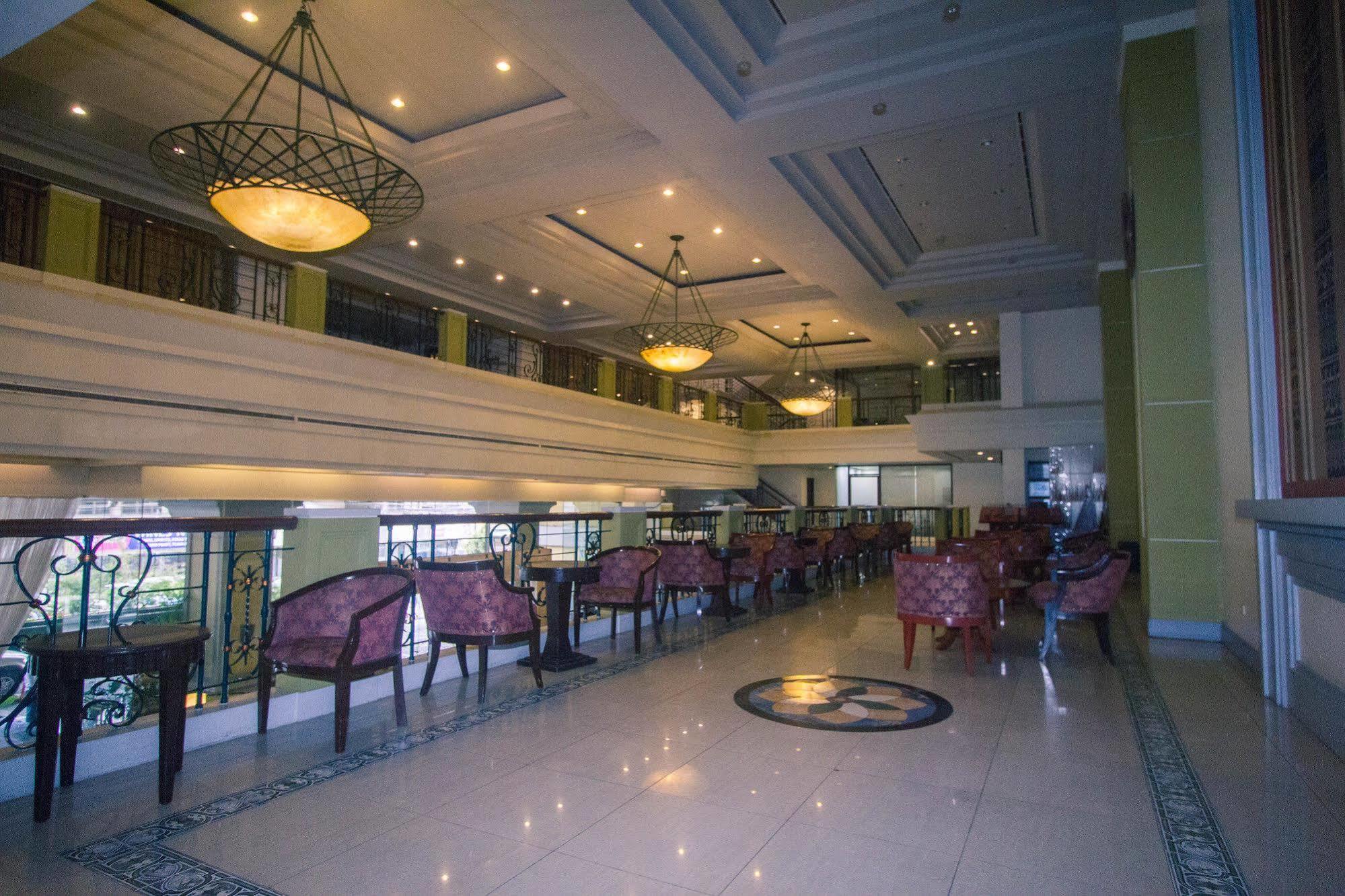 The Royal Mandaya Hotel Davao Екстер'єр фото