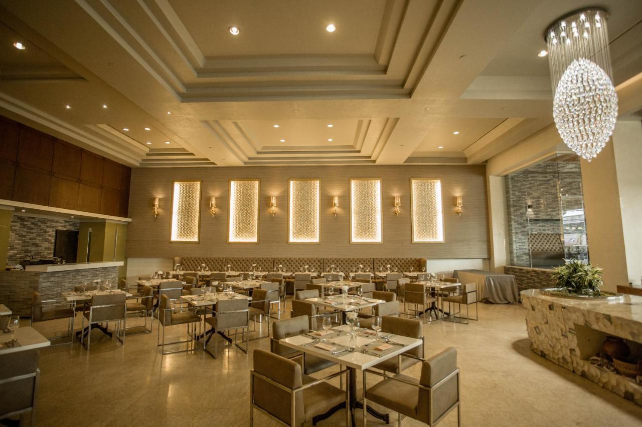 The Royal Mandaya Hotel Davao Екстер'єр фото