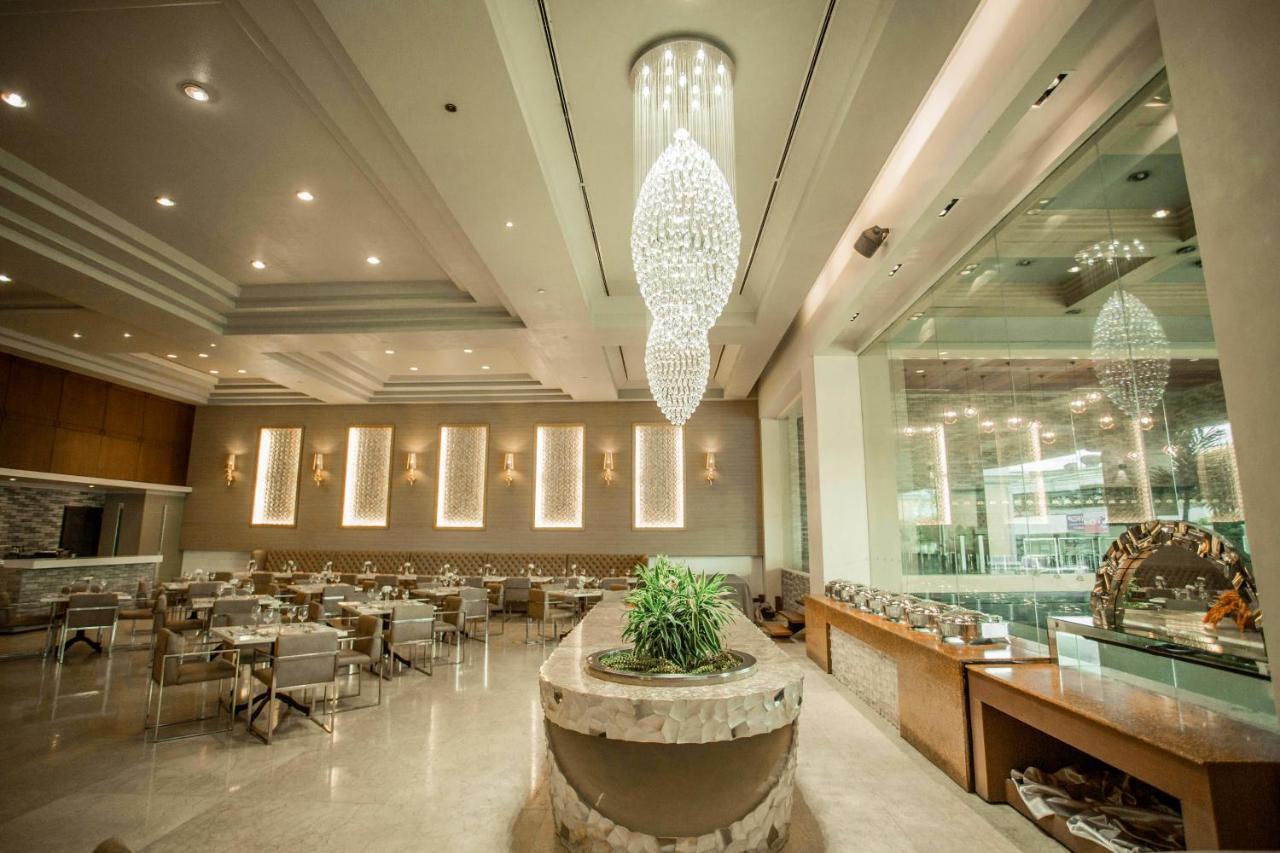 The Royal Mandaya Hotel Davao Екстер'єр фото