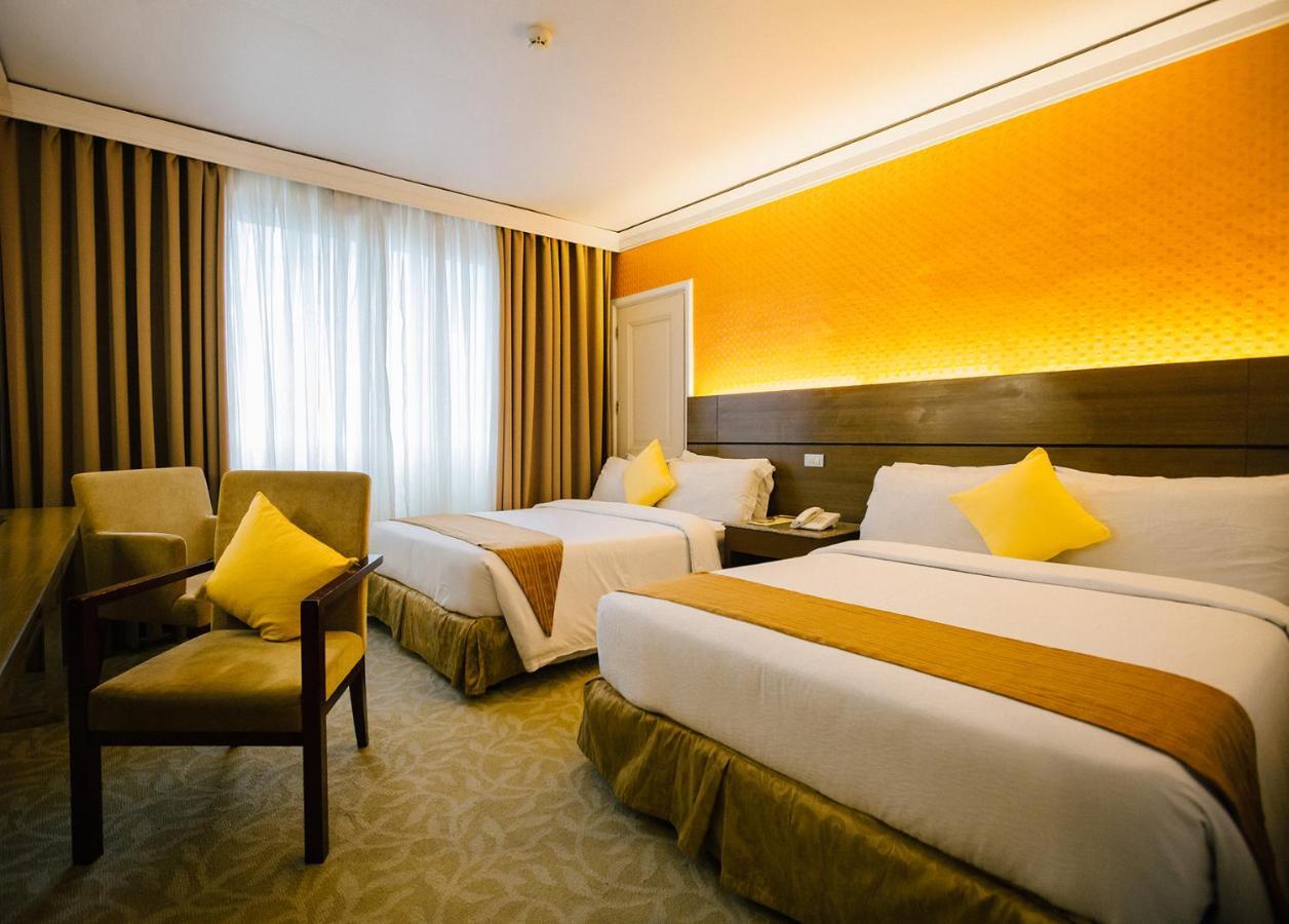 The Royal Mandaya Hotel Davao Екстер'єр фото