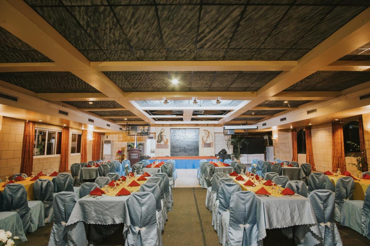 The Royal Mandaya Hotel Davao Екстер'єр фото