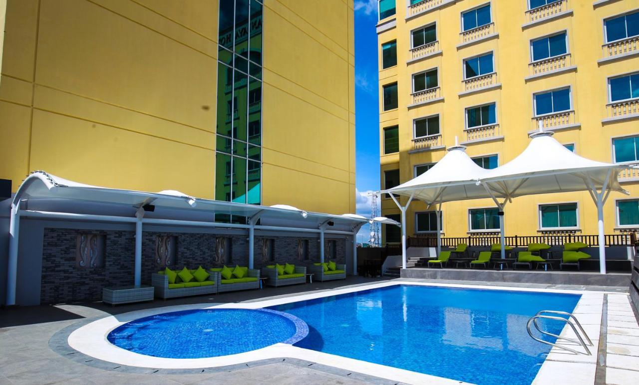 The Royal Mandaya Hotel Davao Екстер'єр фото